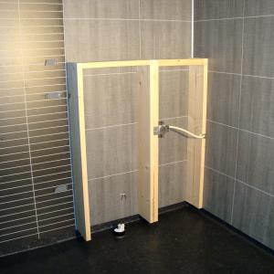 Bygging av kasse for vegghengt wc.
