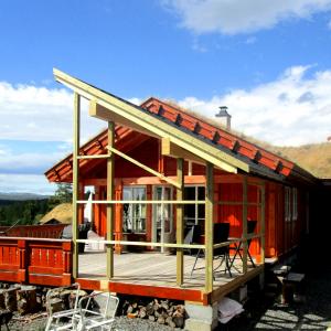 Ferdig takoverbygg på terrasse, sett fra siden.